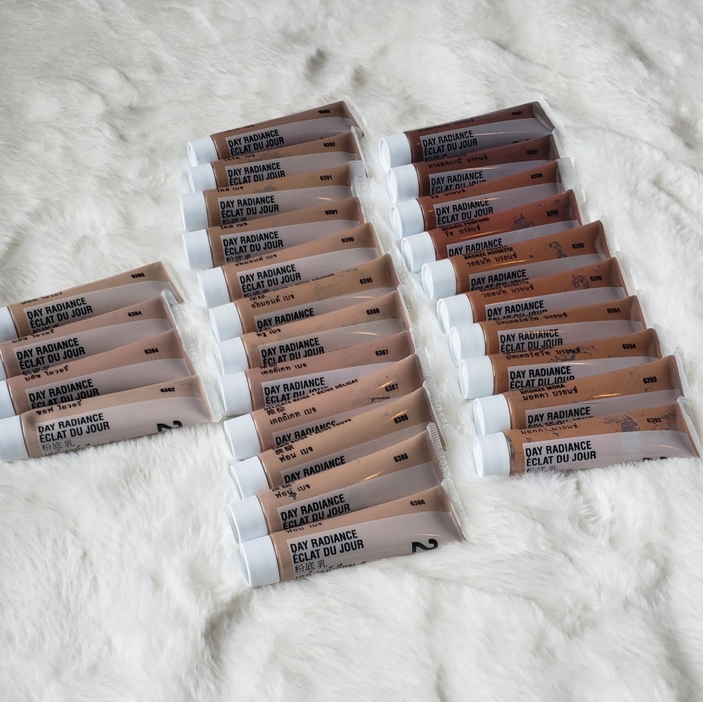 🆕️MK- Day Radiance Foundation Formula 2 - Picture 9 of 10